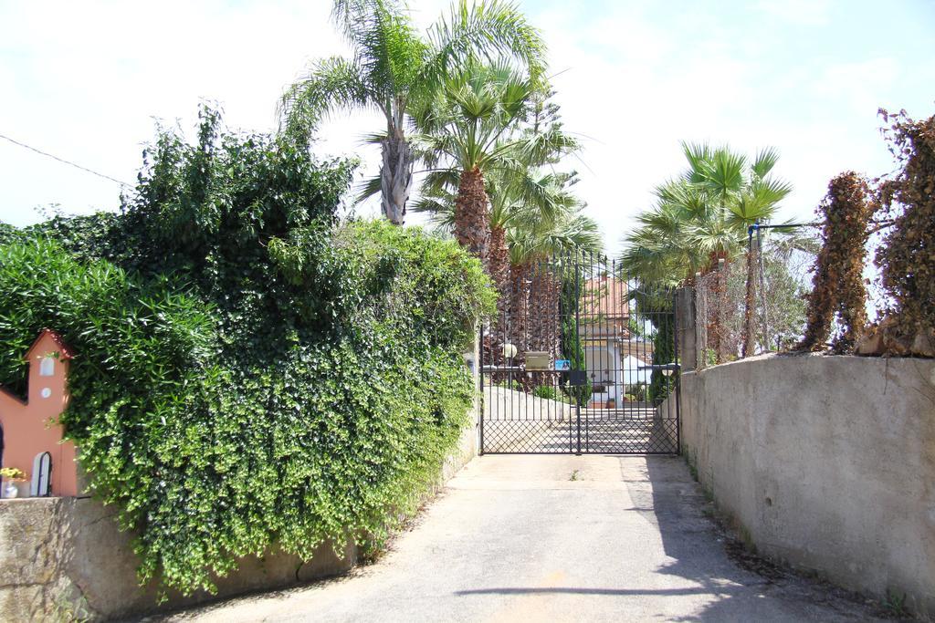 B&B Menta & Peperoncino Partinico Exterior photo